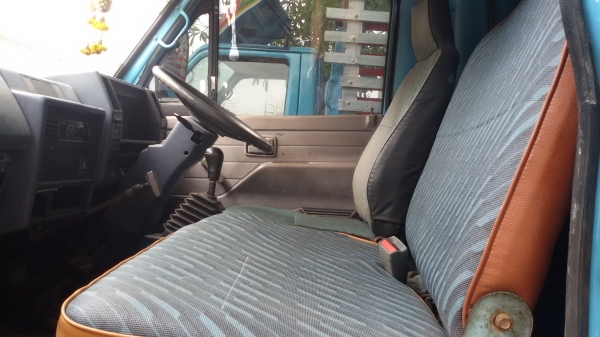 (ร้านรุ่งโรจน์ 082-1057078)ขาย 6ล้อ isuzu  NKR110 ห้างแท้ปี 37 เกียร์สั้นแท้จากศูนย์ รถมือเดียว แอร์ ฟิล์ม เพาเวอร์ กระบะเหรด ยางเรเดียล เครื่องแน่นมาก นิ่ม ช่วง