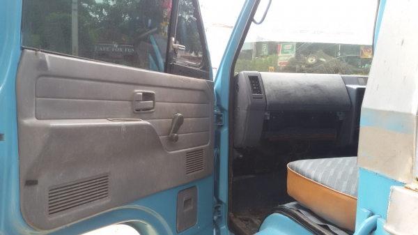 (ร้านรุ่งโรจน์ 082-1057078)ขาย 6ล้อ isuzu  NKR110 ห้างแท้ปี 37 เกียร์สั้นแท้จากศูนย์ รถมือเดียว แอร์ ฟิล์ม เพาเวอร์ กระบะเหรด ยางเรเดียล เครื่องแน่นมาก นิ่ม ช่วง