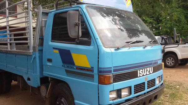 (ร้านรุ่งโรจน์ 082-1057078)ขาย 6ล้อ isuzu  NKR110 ห้างแท้ปี 37 เกียร์สั้นแท้จากศูนย์ รถมือเดียว แอร์ ฟิล์ม เพาเวอร์ กระบะเหรด ยางเรเดียล เครื่องแน่นมาก นิ่ม ช่วง