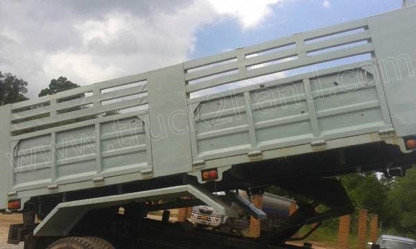 รถบรรทุก 10 ล้อดั้มพ์ ISUZU