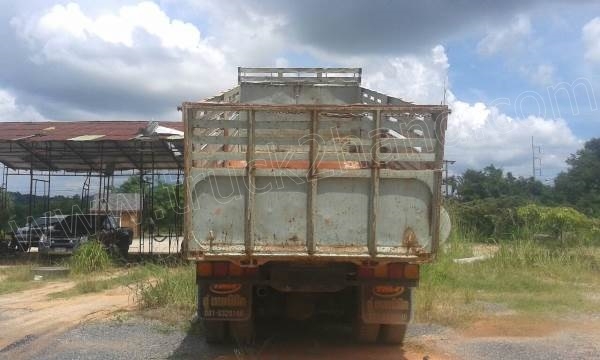 รถบรรทุก 10 ล้อดั้มพ์ ISUZU