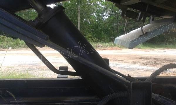 รถบรรทุก 10 ล้อดั้มพ์ ISUZU