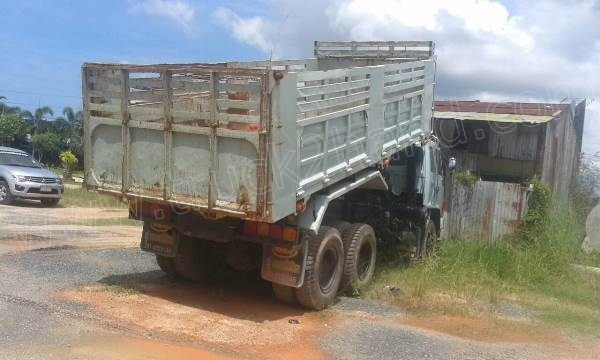 รถบรรทุก 10 ล้อดั้มพ์ ISUZU