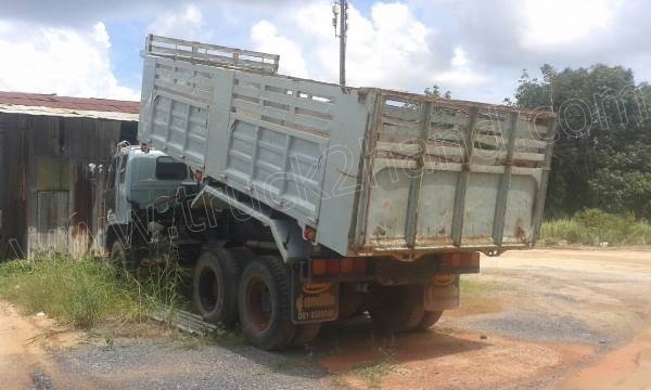 รถบรรทุก 10 ล้อดั้มพ์ ISUZU