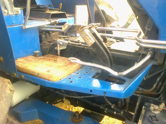 ขอบคูณTRUCK2HANDขายแล้วรถไถFORD รุ่น6640สองเพลาคานหน้าคาลาโล่มีทะเบียนสนใจ0810076640