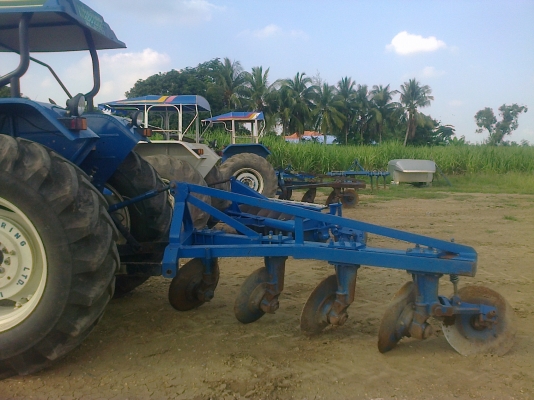 ขอบคูณTRUCK2HANDขายแล้วรถไถFORD รุ่น6640สองเพลาคานหน้าคาลาโล่มีทะเบียนสนใจ0810076640