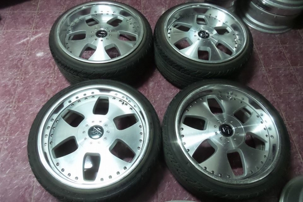 Rays A/X Arthur Exchange 18jj F8 R9 off24 PCD5/100-4/100 พร้อมยาง สวยๆเลยครับ ใช้ได้อีกนาน 17500บาท 081-7570077
