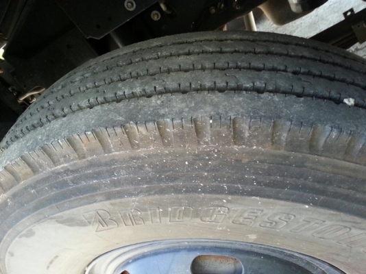 รถอีซูซุ  6  ล้อ รั้ว ( ไม่ดั้ม )  210 แรงม้า. ปี 56  ( รถวิ่ง 7x,xxx กม. )  สนใจติดต่อ 081 - 6079515