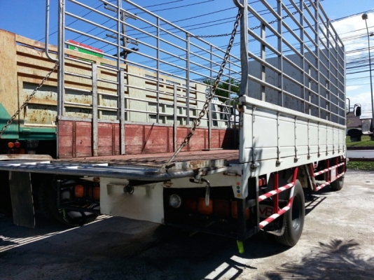 รถอีซูซุ  6  ล้อ รั้ว ( ไม่ดั้ม )  210 แรงม้า. ปี 56  ( รถวิ่ง 7x,xxx กม. )  สนใจติดต่อ 081 - 6079515