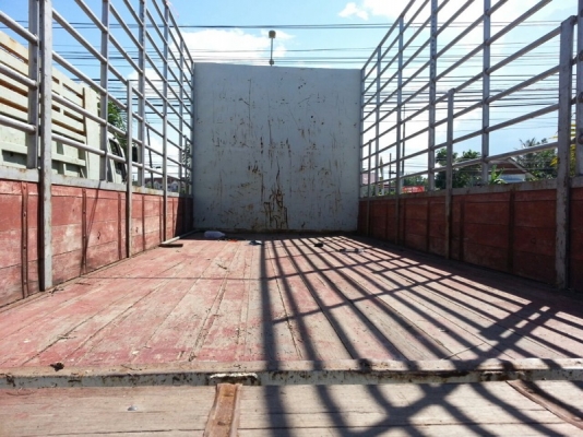 รถอีซูซุ  6  ล้อ รั้ว ( ไม่ดั้ม )  210 แรงม้า. ปี 56  ( รถวิ่ง 7x,xxx กม. )  สนใจติดต่อ 081 - 6079515