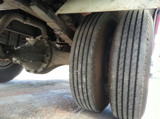 รถอีซูซุ  6  ล้อ รั้ว ( ไม่ดั้ม )  210 แรงม้า. ปี 56  ( รถวิ่ง 7x,xxx กม. )  สนใจติดต่อ 081 - 6079515