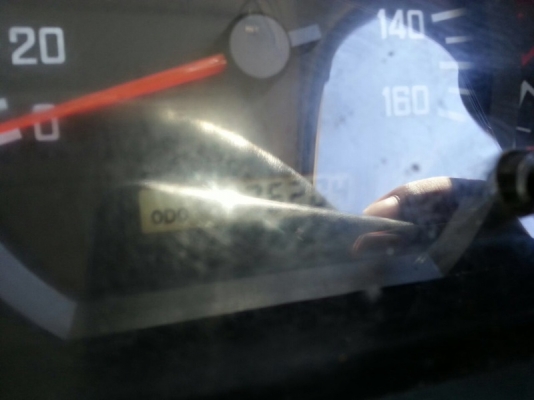 รถอีซูซุ  6  ล้อ รั้ว ( ไม่ดั้ม )  210 แรงม้า. ปี 56  ( รถวิ่ง 7x,xxx กม. )  สนใจติดต่อ 081 - 6079515