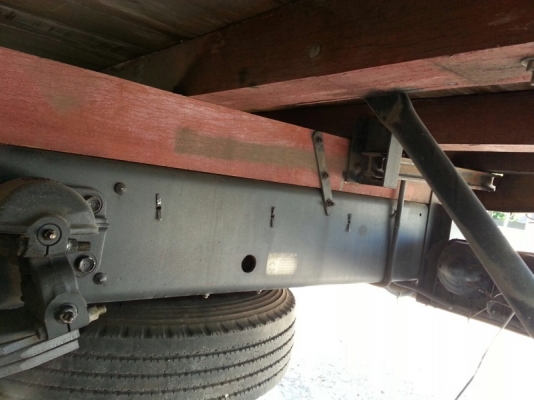 รถอีซูซุ  6  ล้อ รั้ว ( ไม่ดั้ม )  210 แรงม้า. ปี 56  ( รถวิ่ง 7x,xxx กม. )  สนใจติดต่อ 081 - 6079515