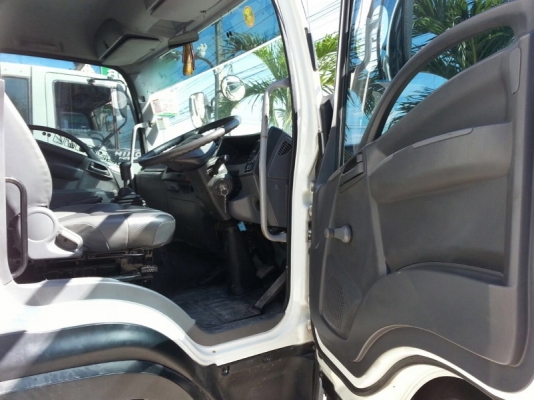 รถอีซูซุ  6  ล้อ รั้ว ( ไม่ดั้ม )  210 แรงม้า. ปี 56  ( รถวิ่ง 7x,xxx กม. )  สนใจติดต่อ 081 - 6079515