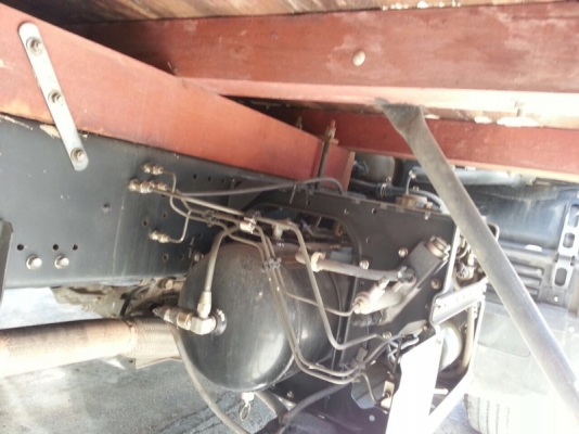 รถอีซูซุ  6  ล้อ รั้ว ( ไม่ดั้ม )  210 แรงม้า. ปี 56  ( รถวิ่ง 7x,xxx กม. )  สนใจติดต่อ 081 - 6079515