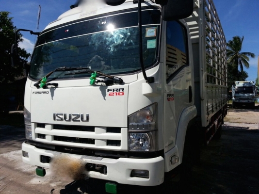 รถอีซูซุ  6  ล้อ รั้ว ( ไม่ดั้ม )  210 แรงม้า. ปี 56  ( รถวิ่ง 7x,xxx กม. )  สนใจติดต่อ 081 - 6079515