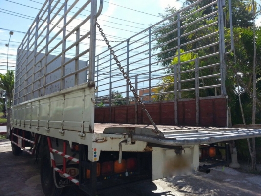 รถอีซูซุ  6  ล้อ รั้ว ( ไม่ดั้ม )  210 แรงม้า. ปี 56  ( รถวิ่ง 7x,xxx กม. )  สนใจติดต่อ 081 - 6079515