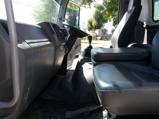 รถอีซูซุ  6  ล้อ รั้ว ( ไม่ดั้ม )  210 แรงม้า. ปี 56  ( รถวิ่ง 7x,xxx กม. )  สนใจติดต่อ 081 - 6079515