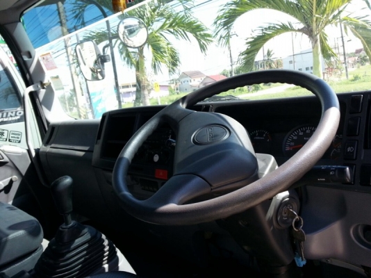 รถอีซูซุ  6  ล้อ รั้ว ( ไม่ดั้ม )  210 แรงม้า. ปี 56  ( รถวิ่ง 7x,xxx กม. )  สนใจติดต่อ 081 - 6079515