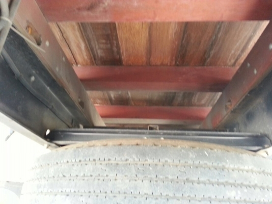 รถอีซูซุ  6  ล้อ รั้ว ( ไม่ดั้ม )  210 แรงม้า. ปี 56  ( รถวิ่ง 7x,xxx กม. )  สนใจติดต่อ 081 - 6079515