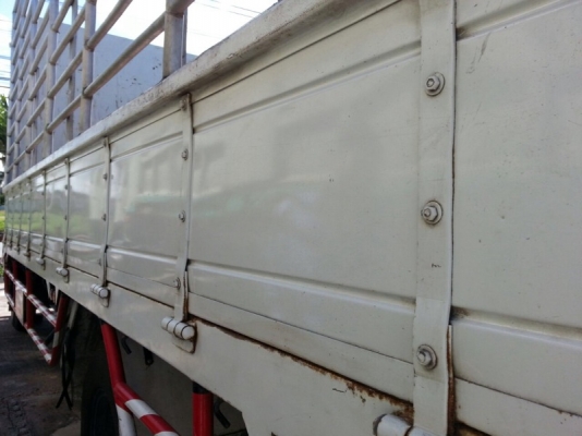 รถอีซูซุ  6  ล้อ รั้ว ( ไม่ดั้ม )  210 แรงม้า. ปี 56  ( รถวิ่ง 7x,xxx กม. )  สนใจติดต่อ 081 - 6079515