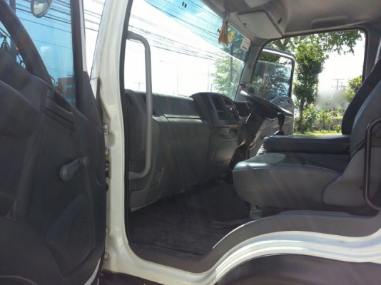 รถอีซูซุ  6  ล้อ รั้ว ( ไม่ดั้ม )  210 แรงม้า. ปี 56  ( รถวิ่ง 7x,xxx กม. )  สนใจติดต่อ 081 - 6079515