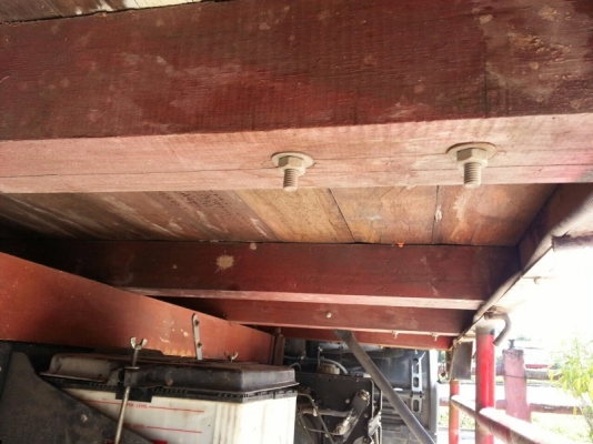 รถอีซูซุ  6  ล้อ รั้ว ( ไม่ดั้ม )  210 แรงม้า. ปี 56  ( รถวิ่ง 7x,xxx กม. )  สนใจติดต่อ 081 - 6079515