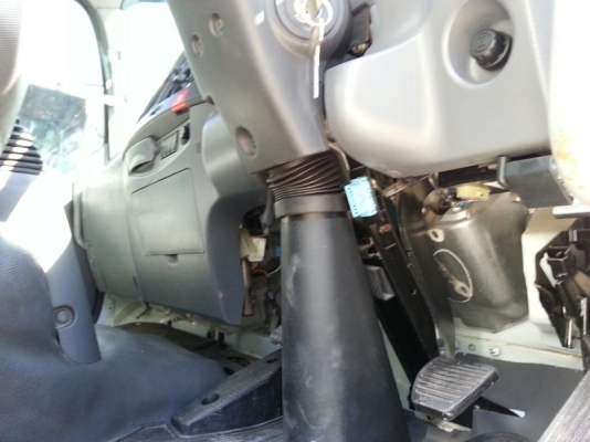 รถอีซูซุ  6  ล้อ รั้ว ( ไม่ดั้ม )  210 แรงม้า. ปี 56  ( รถวิ่ง 7x,xxx กม. )  สนใจติดต่อ 081 - 6079515