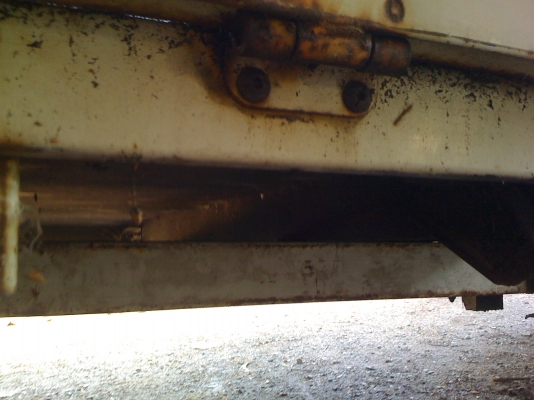 กระบะเทเลอร์ใหญ่ กว้าง 2 เมตร ยาว 4.40 เมตร