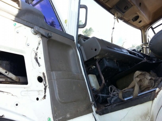 รถนิสสัน 10 ล้อดั้ม  CW430  290 แรงม้า. ( ขายแม่ , ลูก )   สนใจติดต่อ 081 - 6079515