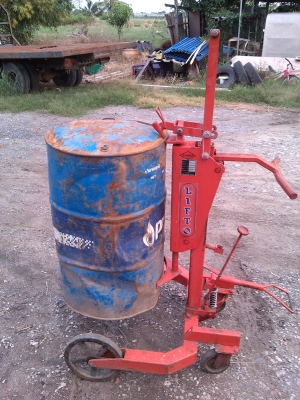 ลิฟท์เคลื่อนย้ายถัง 200 ลิตร