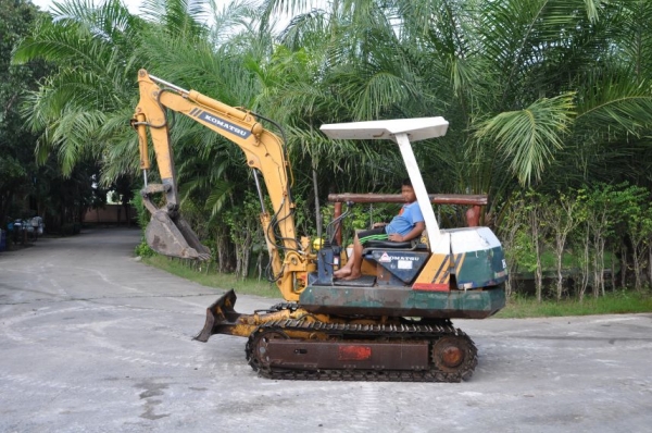 ลดกระหน่ำ!!ขายแบคโฮ KOMATSU PC20-5 สวยเดิมจากญี่ปุ่นยังไม่เคยใช้ในไทย 210,000เท่านั้น!!!