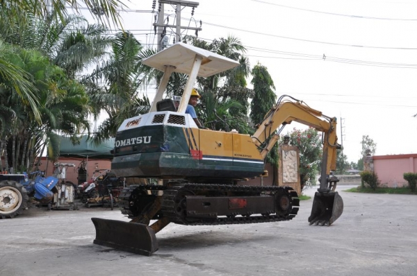 ลดกระหน่ำ!!ขายแบคโฮ KOMATSU PC20-5 สวยเดิมจากญี่ปุ่นยังไม่เคยใช้ในไทย 210,000เท่านั้น!!!