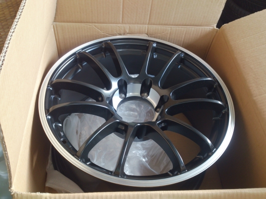 ขายแม็กใหม่ RZ1 6รู139.7ขอบ18  8.5นิ้วทั้ง 4 วง