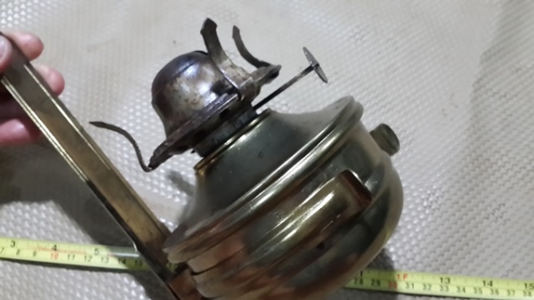 ตะเกียง แหวนข้างผนังครับ