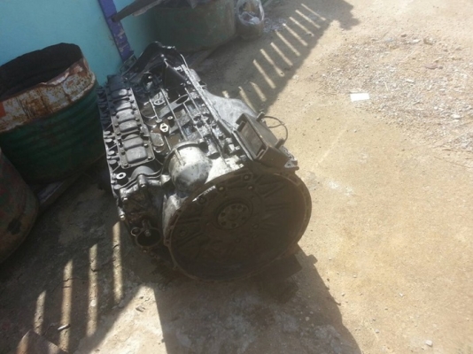 .ขายรถบรรทุกหกล้อมิซูบิชิ FK 457H เครื่อง 6D16 เครื่อง 195 แรงม้า เครื่องพังครับ มีลิปท้ายพร้อมตู้คร