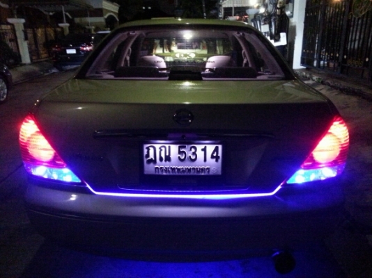 นิสสันนีโอ 1.8 ปี04 ABS AIRBAG ออโต่ รถสวย ไฟแต่งทั้งคัน