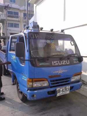 รถบรรทุก 6 ล้อ ISUZU NKR 120 HP ติดเครนทาดาโน่ 2.5ตัน