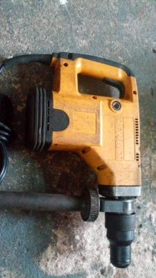 ขาย !! สกัด DEWALT รุ่นกลาง สภาพเดิม พร้อมใช้ ขาย !! สกัด DEWALT รุ่นกลาง สภาพเดิม พร้อมใช้