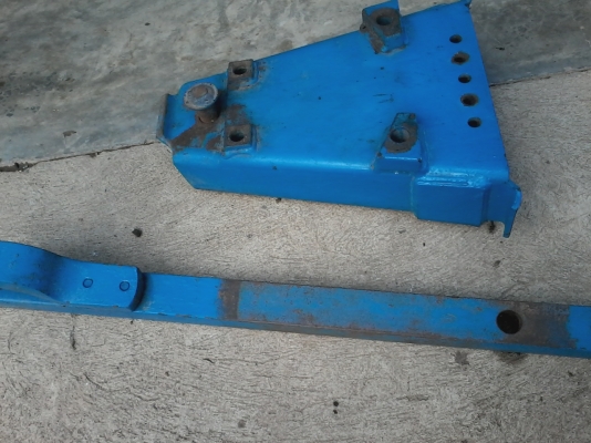 ขายตัวลากดึงติดเทเลอร์ของรถไถฟอรด์ ขายตัวลากดึงติดเทเลอร์ของรถไถฟอรด์