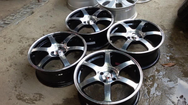 ขายล้อขอบ17 4รู100พร้อมยางชุดละ5800