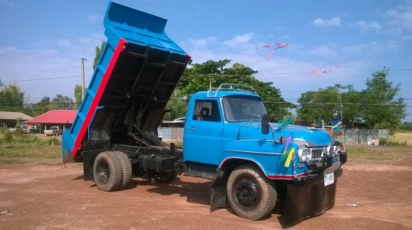 ขาย 6 ล้อดั้มหัวยาว สภาพพร้อมใช้ คัสซีสวย เครื่อง 6BF1 185 แรงม้า เฟืองท้าย FUSO พวงมาลัยพาวเวอร์ ยางเต็ม ทะเบียนเต็มพร้อมโอน ราคาต่อรองได้