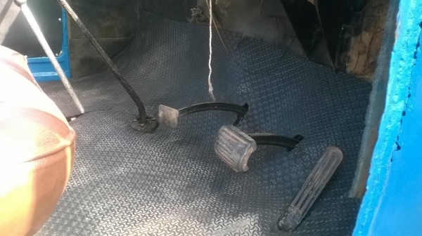 ขาย 6 ล้อดั้มหัวยาว สภาพพร้อมใช้ คัสซีสวย เครื่อง 6BF1 185 แรงม้า เฟืองท้าย FUSO พวงมาลัยพาวเวอร์ ยางเต็ม ทะเบียนเต็มพร้อมโอน ราคาต่อรองได้