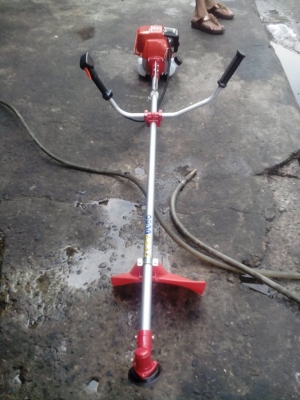 ขายเครื่องตัดหญ้า 4 จังหวะล๊อตใหม่ ใช้งานทนทาน มีอะไหล่ทุกชิ้น ราคาส่ง