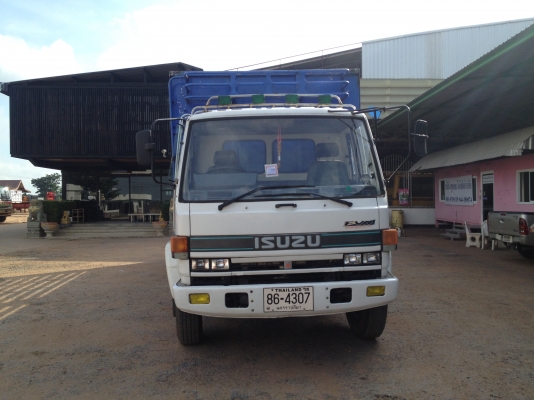 ขายตามสภาพค่ะ 6 ล้อ ROCKY เครื่อง 195 กระบะยาว 7.20 เมตร สูง 2.20 เมตร กว้าง 2.45 เมตร ยาง 900 ขอบ 20 รถใช้งานปกติ พร้อมทะเบียนค่ะ คุยกันก่อนค่ะ จัดไฟแนนซ์ได้ค่ะ