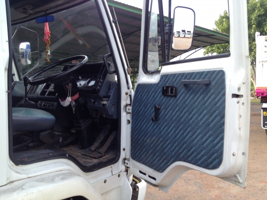 ขายตามสภาพค่ะ 6 ล้อ ROCKY เครื่อง 195 กระบะยาว 7.20 เมตร สูง 2.20 เมตร กว้าง 2.45 เมตร ยาง 900 ขอบ 20 รถใช้งานปกติ พร้อมทะเบียนค่ะ คุยกันก่อนค่ะ จัดไฟแนนซ์ได้ค่ะ