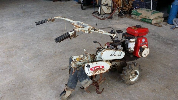 รถไถเดินตาม MAMETORA ขนาด 4 แรง เก่าญี่ปุ่น เครื่องยนต์ติดง่าย สภาพดีพร้อมใช้งาน สามารถปรับแฮนด์ได้ เหมาะสำหรับผู้ใช้ที่ต้องการเปลี่ยนไถแบบข้างหน้า และข้างหลัง รถไถเดินตาม MAMETORA ขนาด 4 แรง เก่าญี่ปุ่น เครื่องยนต์ติดง่าย สภาพดีพร้อมใช้งาน สามารถปรับแฮนด์ได้ เหมาะสำหรับผู้ใช้ที่ต้องการเปลี่ยนไถแบบข้างหน้า และข้างหลัง