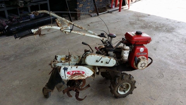 รถไถเดินตาม MAMETORA ขนาด 4 แรง เก่าญี่ปุ่น เครื่องยนต์ติดง่าย สภาพดีพร้อมใช้งาน สามารถปรับแฮนด์ได้ เหมาะสำหรับผู้ใช้ที่ต้องการเปลี่ยนไถแบบข้างหน้า และข้างหลัง รถไถเดินตาม MAMETORA ขนาด 4 แรง เก่าญี่ปุ่น เครื่องยนต์ติดง่าย สภาพดีพร้อมใช้งาน สามารถปรับแฮนด์ได้ เหมาะสำหรับผู้ใช้ที่ต้องการเปลี่ยนไถแบบข้างหน้า และข้างหลัง