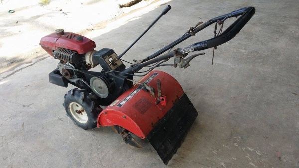 รถพรวนดินเดินตาม MITSUBISHI ขนาด 3.5 แรง เก่าญี่ปุ่น พร้อมชุดพรวนดิน สภาพดี รถพร้อมทำงาน เครื่องยนต์ติดง่าย รถพรวนดินเดินตาม MITSUBISHI ขนาด 3.5 แรง เก่าญี่ปุ่น พร้อมชุดพรวนดิน สภาพดี รถพร้อมทำงาน เครื่องยนต์ติดง่าย