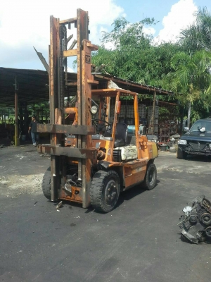 ขายโตโยต้า รุ่น4 น้ำหนัก 3.5ตัน เสาสูง4เมตร เกียร์ทอร์ค เครื่องดีเซล